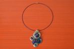 Retro vintage halsketting / hanger aan spang, Sieraden, Tassen en Uiterlijk, Kettingen, Blauw, Ophalen of Verzenden, Zo goed als nieuw