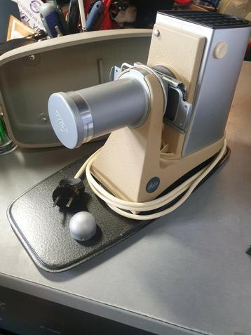 Leitz dia projector met beschermkap  beschikbaar voor biedingen