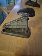 Vintage nietmachine, Ophalen