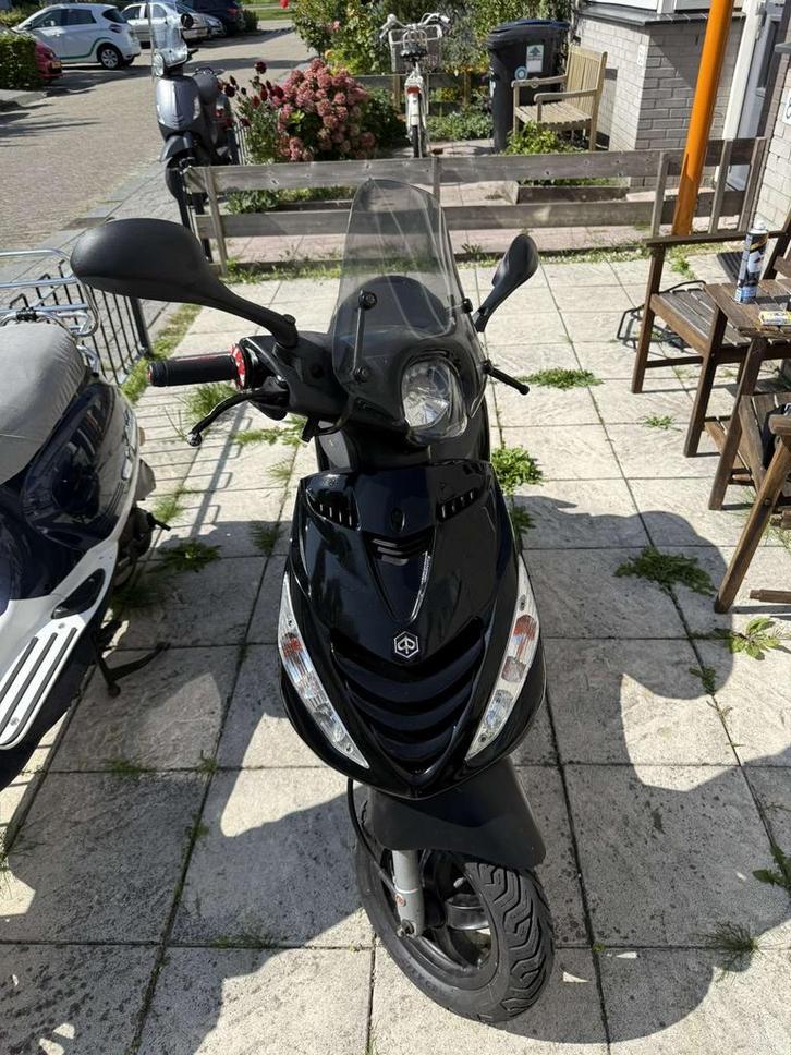 Piaggo zip SP 2015, Fietsen en Brommers, Scooters | Piaggio, Zo goed als nieuw, Zip, Maximaal 25 km/u, Benzine, Ophalen