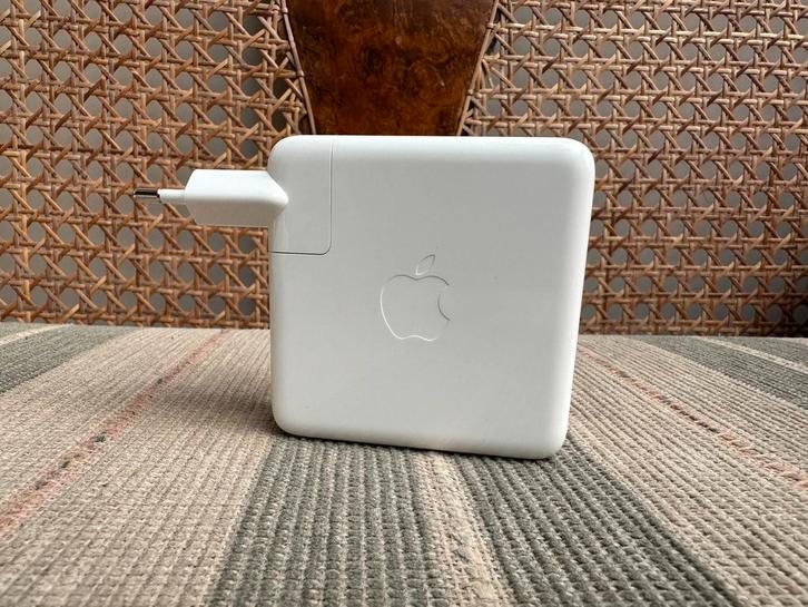 Nieuwstaat Origineel Apple 96W USB C Power Adapter Oplader, Computers en Software, Laptop-opladers, Zo goed als nieuw, Ophalen of Verzenden