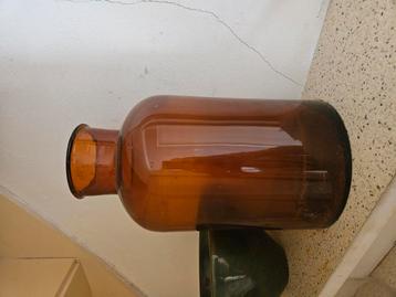 Apothekers glas beschikbaar voor biedingen