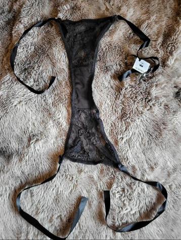 Zwarte String met Linten beschikbaar voor biedingen