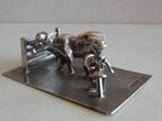 Miniatuur zilver EK47 boer + koe zilveren miniaturen, Antiek en Kunst, Verzenden, Zilver