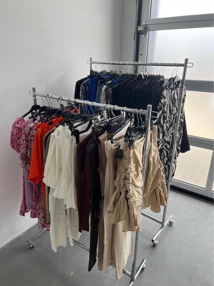 NIEUW Restpartij dameskleding – 530 stuks zomerkleding, Kleding | Dames, Dames-kledingpakketten, Nieuw, Ophalen of Verzenden