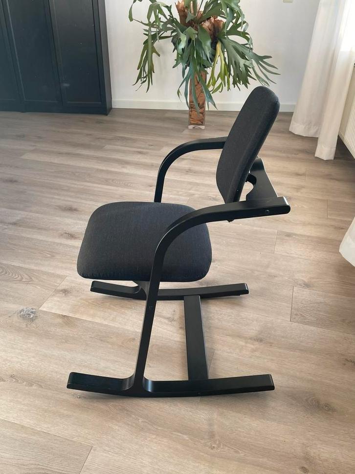 Varier Actulum Balansstoel, Huis en Inrichting, Stoelen, Zo goed als nieuw, Eén, Hout, Zwart, Ophalen