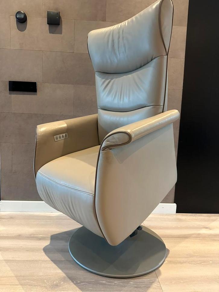 Prominent Wilson ACCU sta op stoel, Huis en Inrichting, Fauteuils, Zo goed als nieuw, Leer, Minder dan 50 cm, Minder dan 75 cm