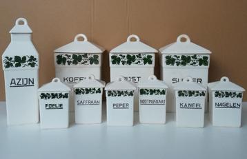 Set van 10 oude voorraadpotten beschikbaar voor biedingen