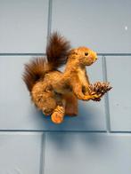 Taxidermie, opgezette ree hert en eekhoorn, Ophalen of Verzenden, Gebruikt, Hert, Gewei of Kop