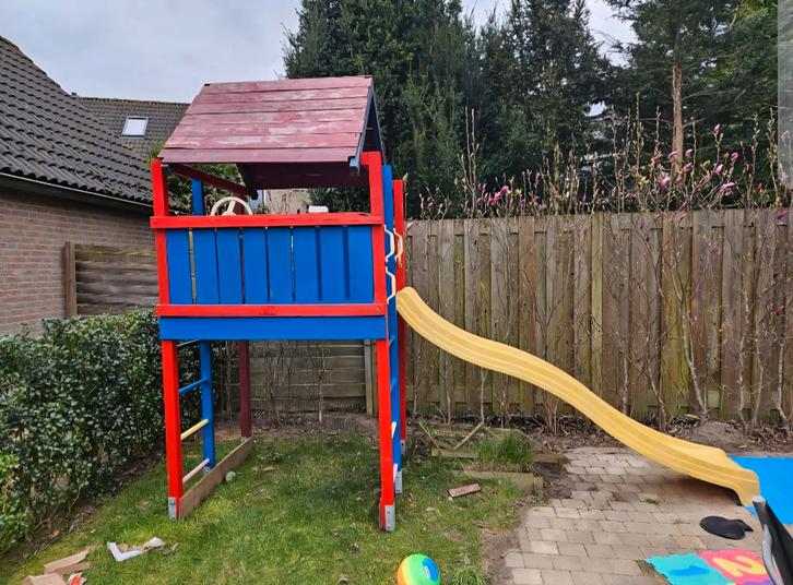Speeltoestel met glijbaan, mag weg!, Kinderen en Baby's, Speelgoed | Buiten | Speeltoestellen, Gebruikt, Glijbaan, Klimwand, Ophalen