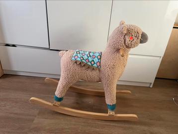 Lama hobbelpaard beschikbaar voor biedingen
