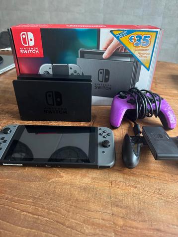 Nintendo Switch + 2 Controllers beschikbaar voor biedingen