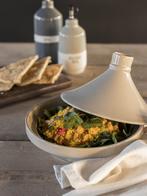 Gusta - Tajine 'Sandy' (Ø22cm, Zand). NIEUW, Overige materialen, Overige typen, Nieuw, Ophalen of Verzenden