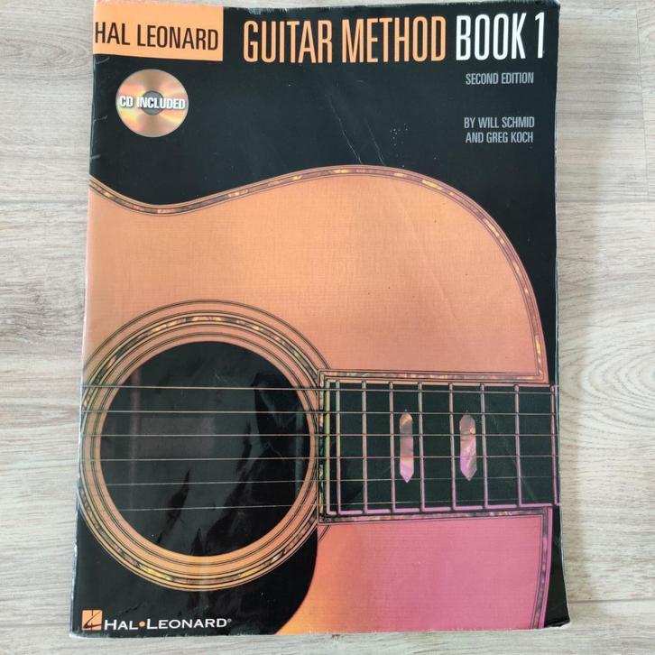 Hal Leonard Guitar Method Book 1 (2nd editon) in English, Muziek en Instrumenten, Bladmuziek, Gebruikt, Les of Cursus, Wereldmuziek