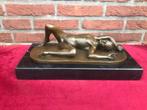 bronzen beeld, liggend mannelijk naakt, Antiek en Kunst, Ophalen of Verzenden