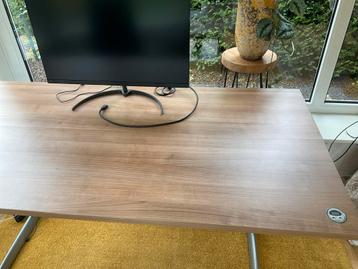 In hoogte verstelbaar bureau 160x80 beschikbaar voor biedingen