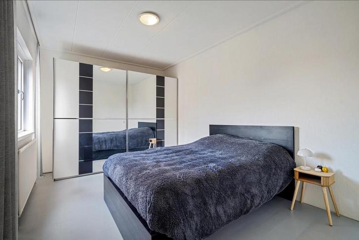 Kleding kast, Huis en Inrichting, Kasten | Kledingkasten, Zo goed als nieuw, 200 cm of meer, 50 tot 75 cm, Met plank(en), Glas