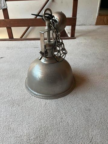 Massieve industriele lamp te koop beschikbaar voor biedingen