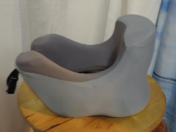 hoog dik gewelfd grijs blauw memory foam travel nek kussen, Huis en Inrichting, Woonaccessoires | Kussens, Gebruikt, Grijs, Overige vormen
