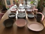 Servies aardewerk kleuren rose, taupe, wit., Overige typen, Gebruikt, Effen, Ophalen