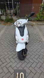 Piaggio fly / Derbi boulevard, Fietsen en Brommers, Ophalen of Verzenden, Zo goed als nieuw, Benzine, Fly