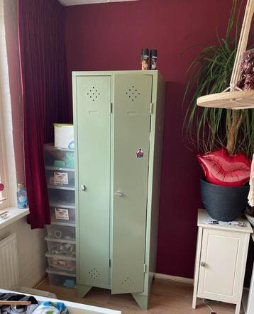 Vintage Lockerkast - Twee Deuren beschikbaar voor biedingen