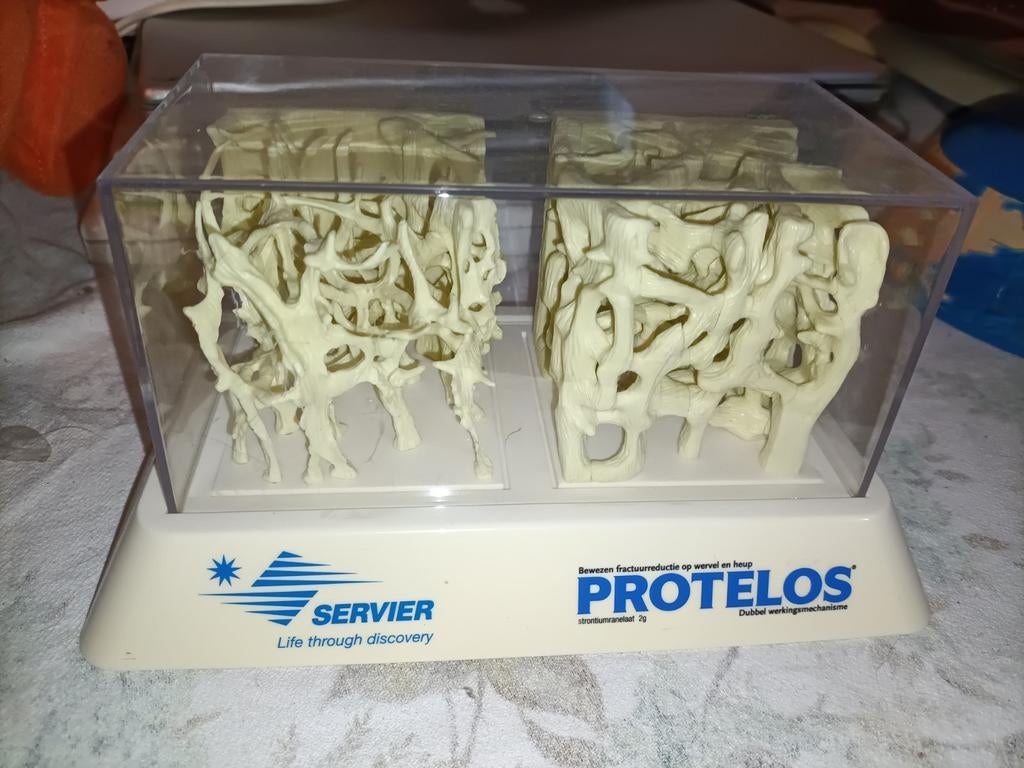 Display model Botstructuur Servier Protelos, Ophalen of Verzenden, Zo goed als nieuw