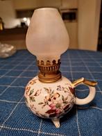 Antieke olielamp met bloemmotief, Antiek en Kunst, Antiek | Lampen, Ophalen of Verzenden