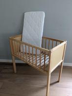 Houten baby wiegje met matras, Kinderen en Baby's, Babywiegjes en Ledikanten, Ophalen, Zo goed als nieuw, Wieg