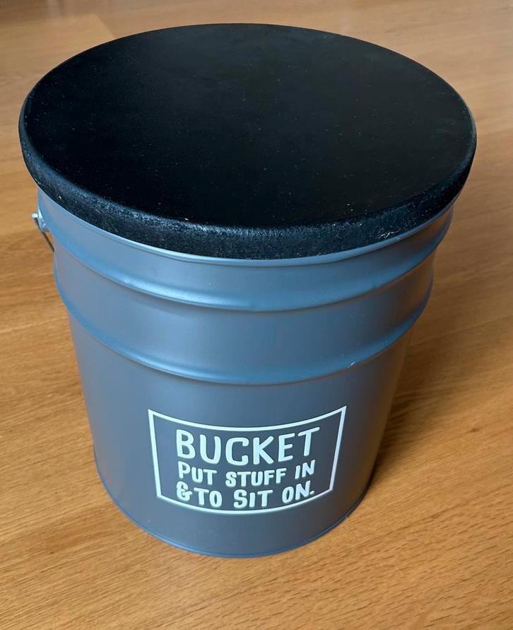 Opslagemmer / kruk, Huis en Inrichting, Emmers, Zo goed als nieuw, IJzer, Met deksel, Ophalen