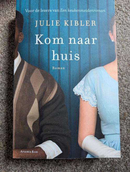 Julie Kibler - Kom naar huis, Boeken, Romans, Zo goed als nieuw, Amerika, Ophalen of Verzenden
