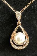 Sieradensetje, goudkleur, met strass en parels. Nieuw!!, Overige materialen, Nieuw, Ophalen of Verzenden, Goud