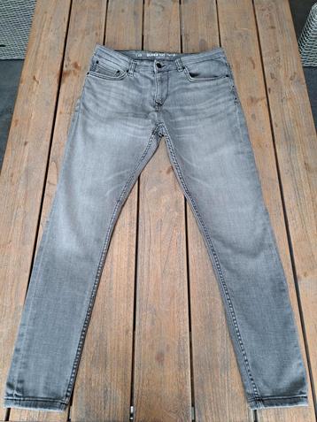 Spijkerbroek grijs maat W 32/33 en L 32 beschikbaar voor biedingen