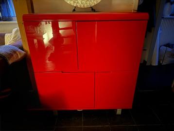 Rode hoogglans Design wand kast. Modern beschikbaar voor biedingen