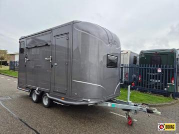 Dickenherr 2-paards met living Demo! beschikbaar voor biedingen