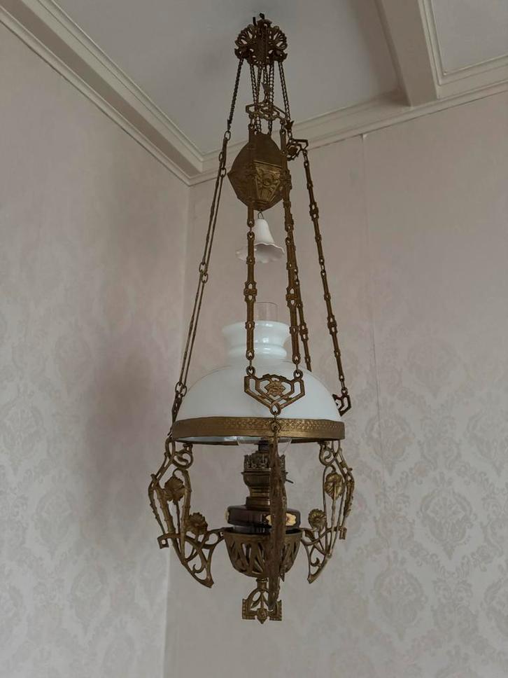 Antieke hanglamp met melkglas kap, Huis en Inrichting, Lampen | Hanglampen, Gebruikt, 75 cm of meer, Glas, Ophalen