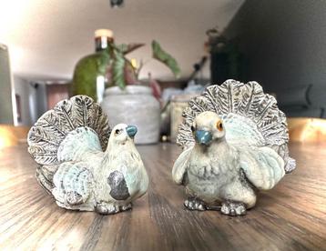Miniatuur antiek 2 Kleine duiven beeldjes duif mooie kleuren beschikbaar voor biedingen