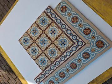 Te Koop: partij oude keramische vloertegels 6 m 2 compleet. beschikbaar voor biedingen