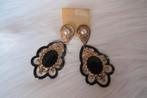 Flower shaped earrings, Overige materialen, Hangers, Zwart, Nieuw