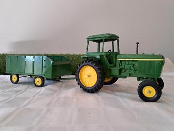 John Deere Tractor met Wagen ERTL 1:16 beschikbaar voor biedingen