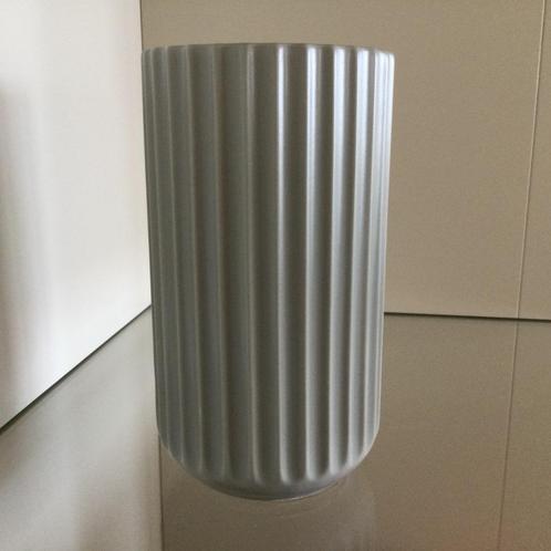 Vintage Lyngby vaas – grijs porselein, 15 cm – Deens design, Verzamelen, Retro, Huis en Inrichting, Ophalen of Verzenden