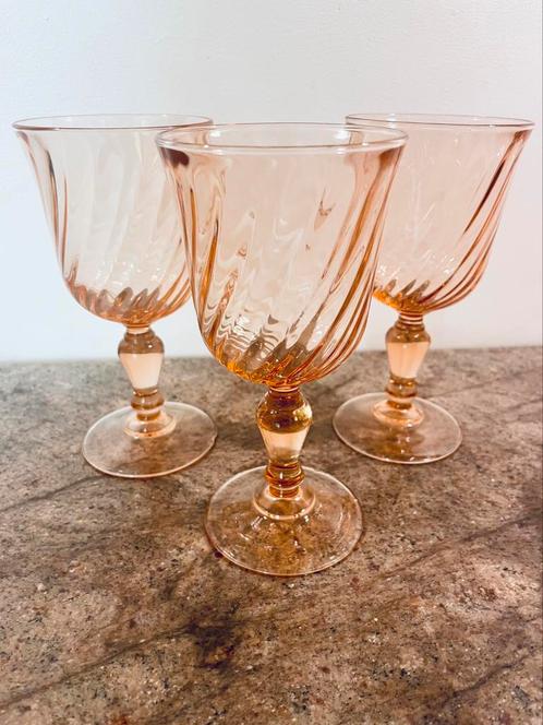 Prachtige roze vintage wijnglazen, Swirl Rosaline, Frankrijk, Verzamelen, Glas en Borrelglaasjes, Zo goed als nieuw, Overige typen