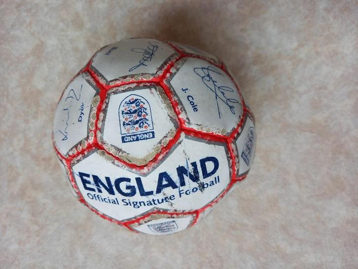 Officiele Gesigneerde voetbal van het Engelse Elftal, Verzamelen, Sportartikelen en Voetbal, Gebruikt, Overige typen, Buitenlandse clubs