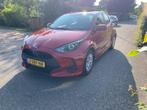 Toyota Yaris 1.5 Hybrid 116pk CVT 2022 Rood Dynamic, Zwart, 450 kg, 1490 cc, 3 cilinders