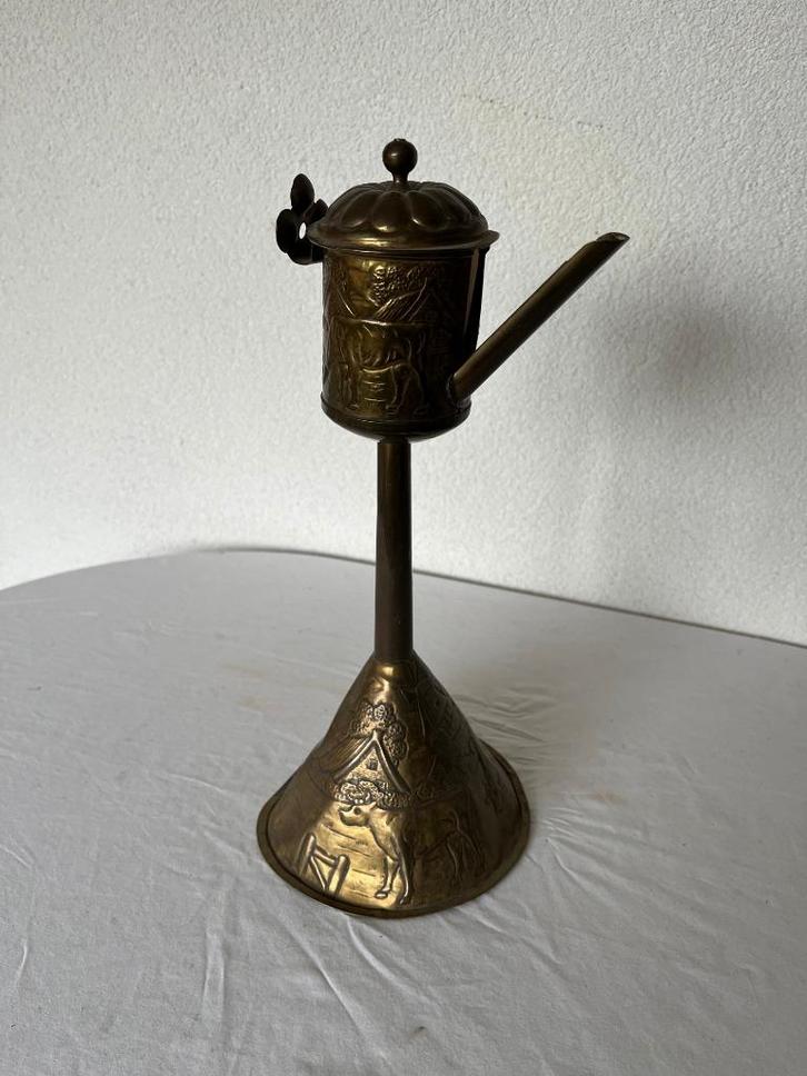 Oude Antieke Snotneus Olielamp Koperen Gehamerd Reliëf Lamp, Antiek en Kunst, Antiek | Koper en Brons, Koper, Ophalen of Verzenden