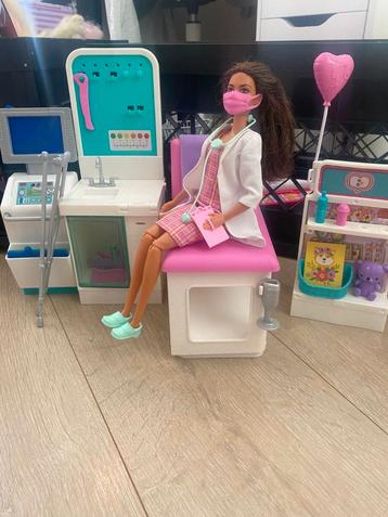 Diverse setjes Barbie beschikbaar voor biedingen