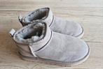 UGG UGGS classic mini NIEUW!, Ophalen of Verzenden, Nieuw, Bruin