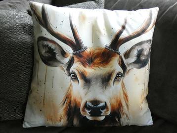 sierkussen hert beschikbaar voor biedingen