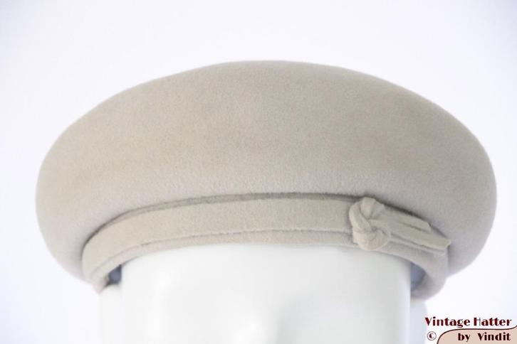 Vintage Dameshoed pillbox baret zacht grijs vilt 54 = XS, Kleding | Dames, Hoeden en Petten, Gedragen, Hoed, 55 cm (S, 6⅞ inch) of minder