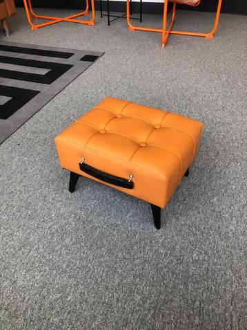Poef nieuw 30 x 40 x 25 cm beschikbaar voor biedingen